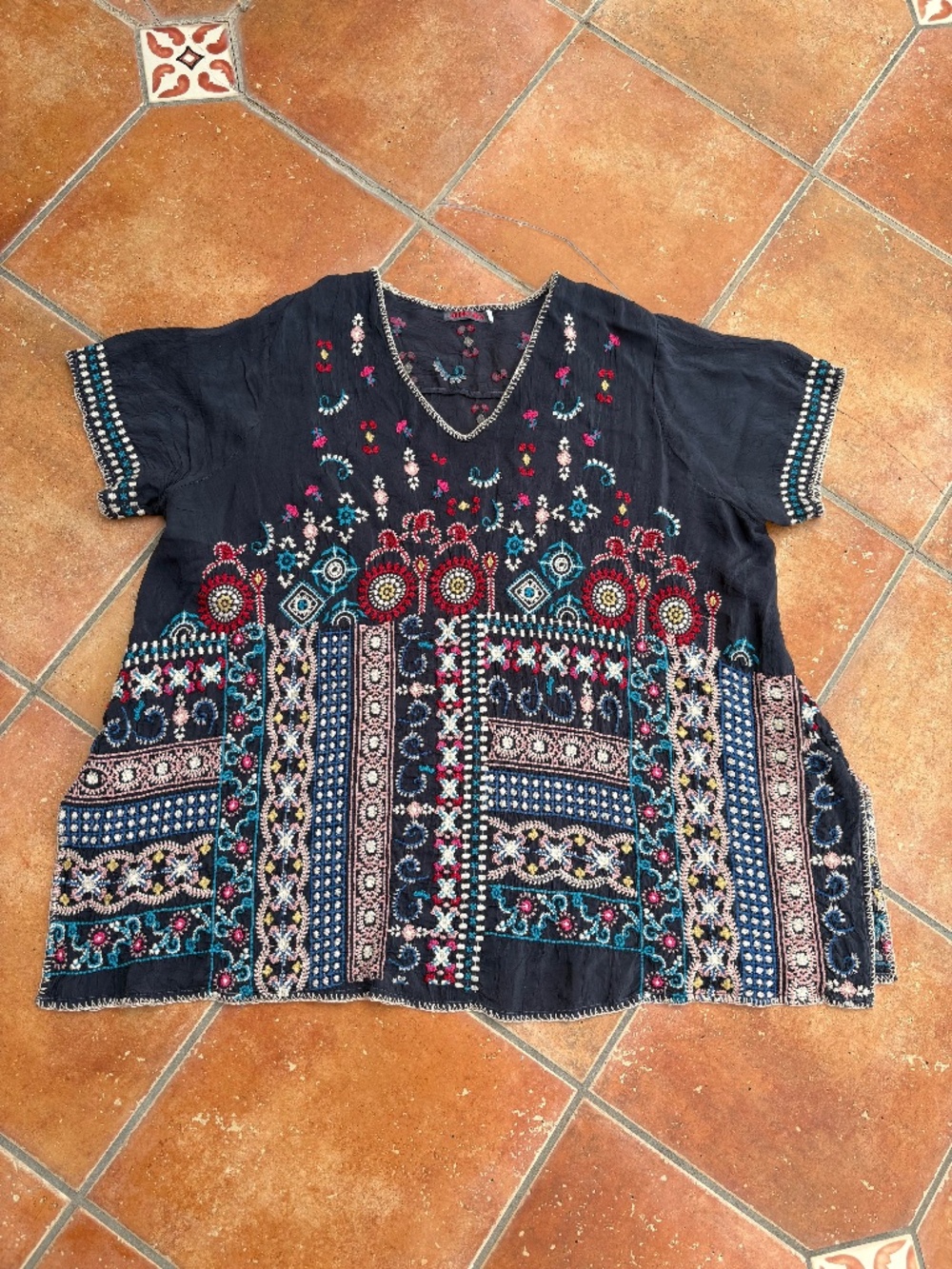Johnny Was Navy Embroidered Short Sleeve Top Size 2X